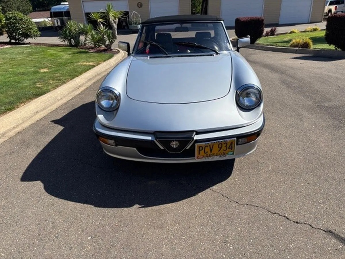 Alfa-romeo-Spider-1987-Silver-Gray-9