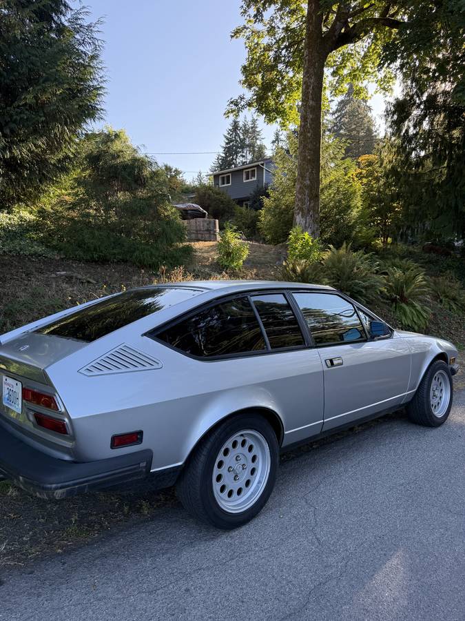Alfa-romeo-alfetta-gt-1975-16