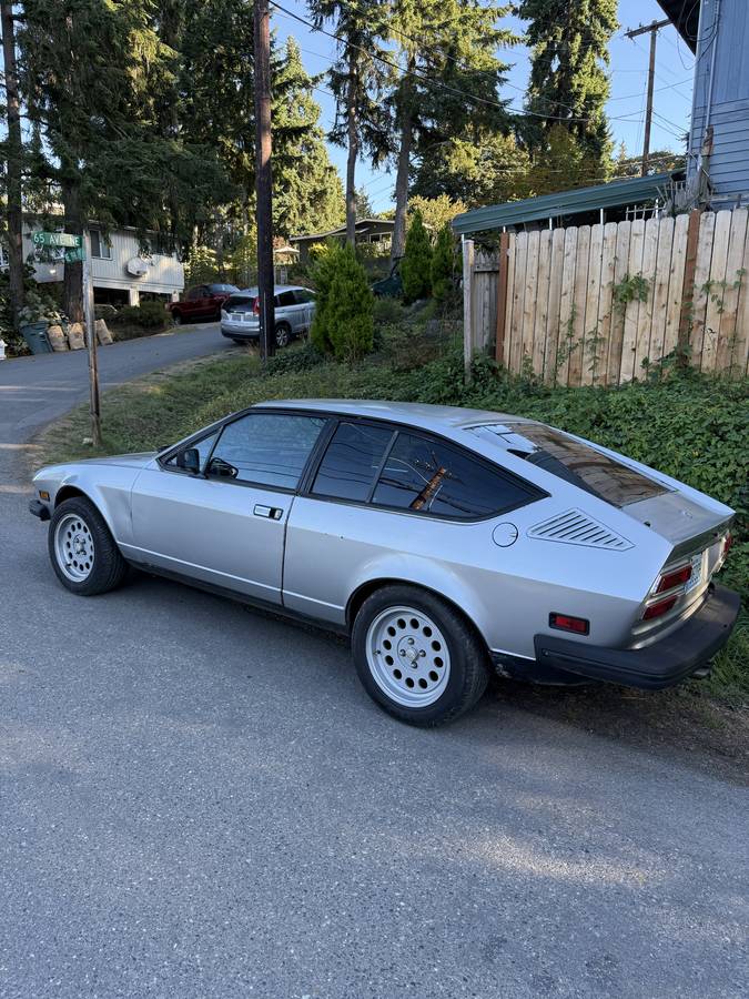 Alfa-romeo-alfetta-gt-1975-3
