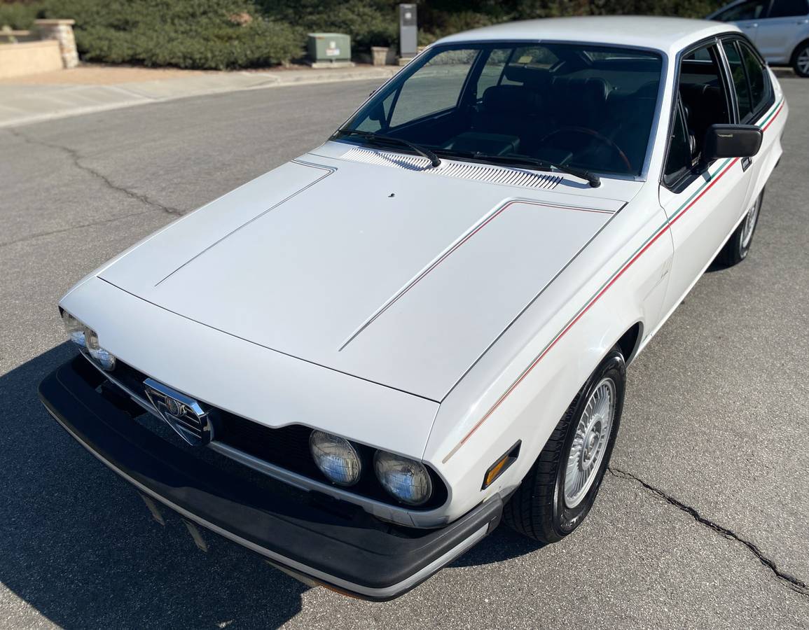 Alfa-romeo-alfetta-gt-1977-white-1