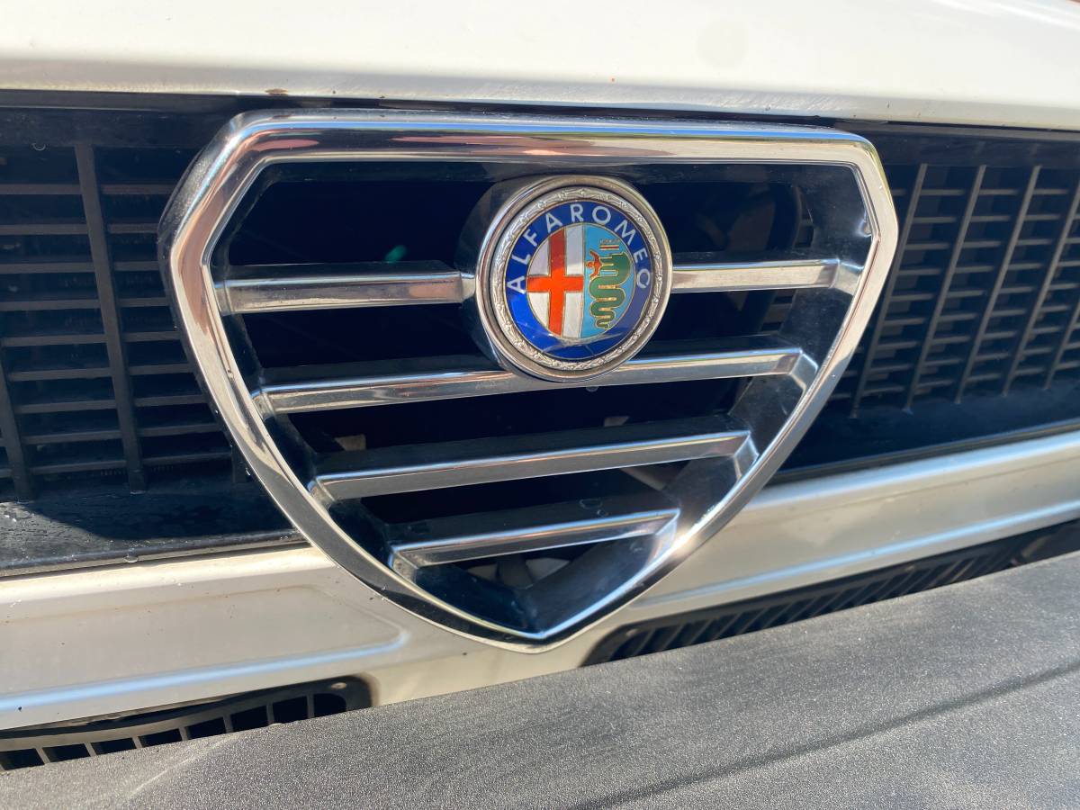 Alfa-romeo-alfetta-gt-1977-white-11