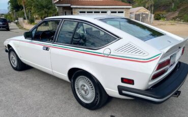 Alfa-romeo-alfetta-gt-1977-white-13