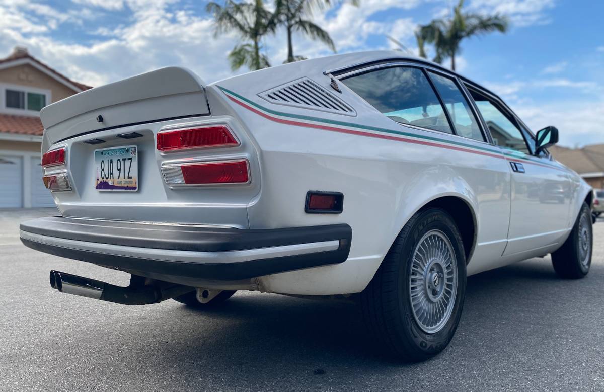 Alfa-romeo-alfetta-gt-1977-white-14