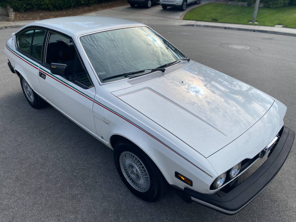 Alfa-romeo-alfetta-gt-1977-white-15