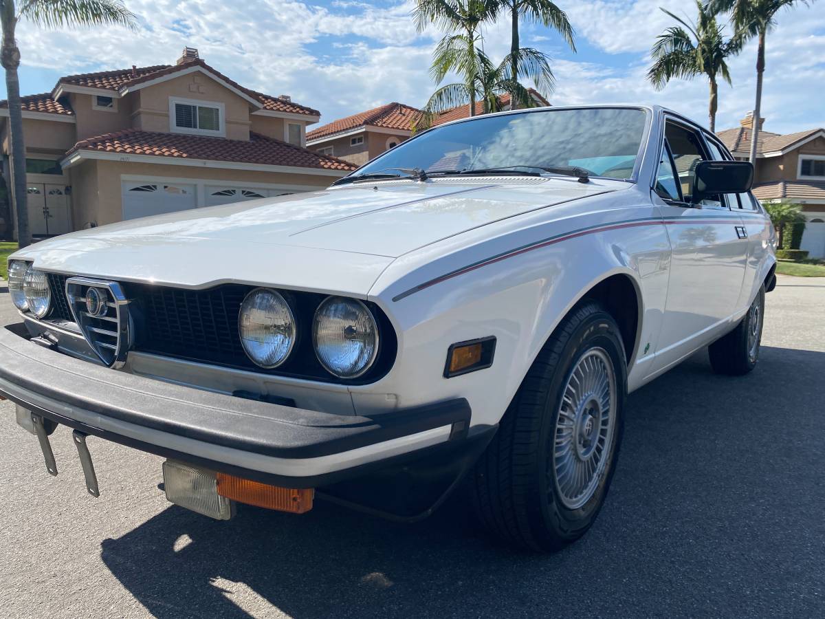 Alfa-romeo-alfetta-gt-1977-white-5