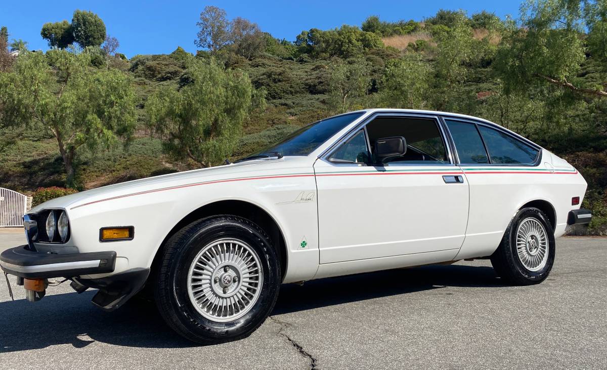 Alfa-romeo-alfetta-gt-1977-white