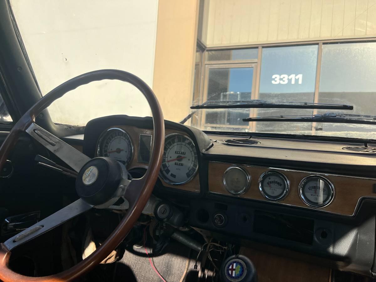 Alfa-romeo-berlina-1974-10