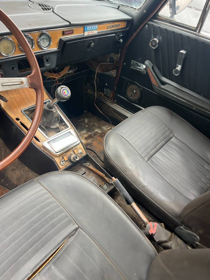 Alfa-romeo-berlina-1974-15