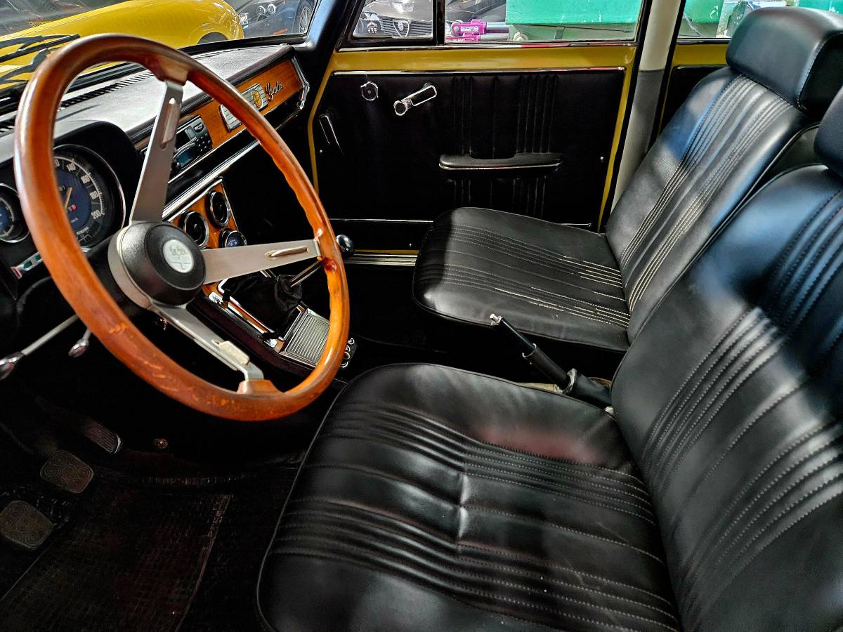 Alfa-romeo-giulia-super-1300-1975-11