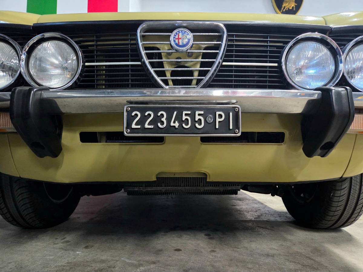 Alfa-romeo-giulia-super-1300-1975-3