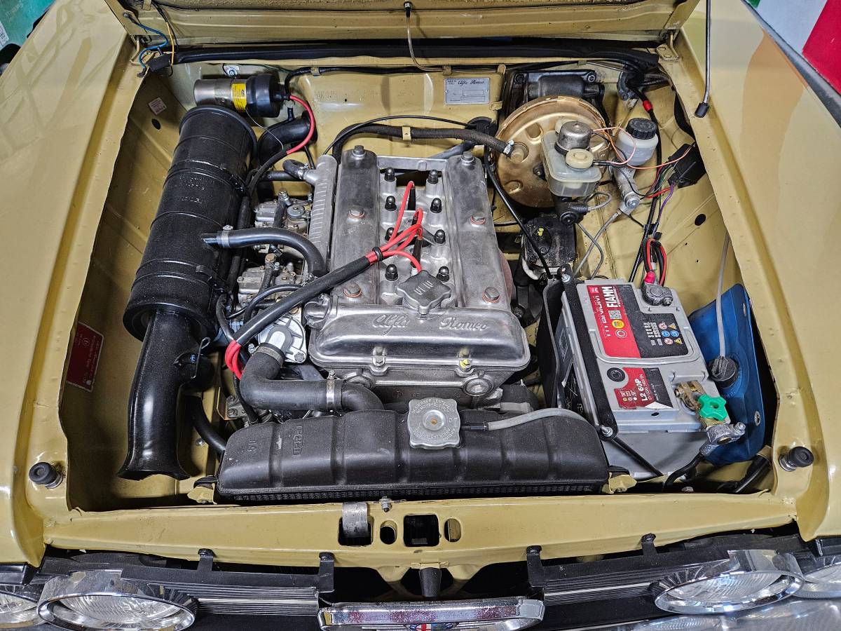 Alfa-romeo-giulia-super-1300-1975-7