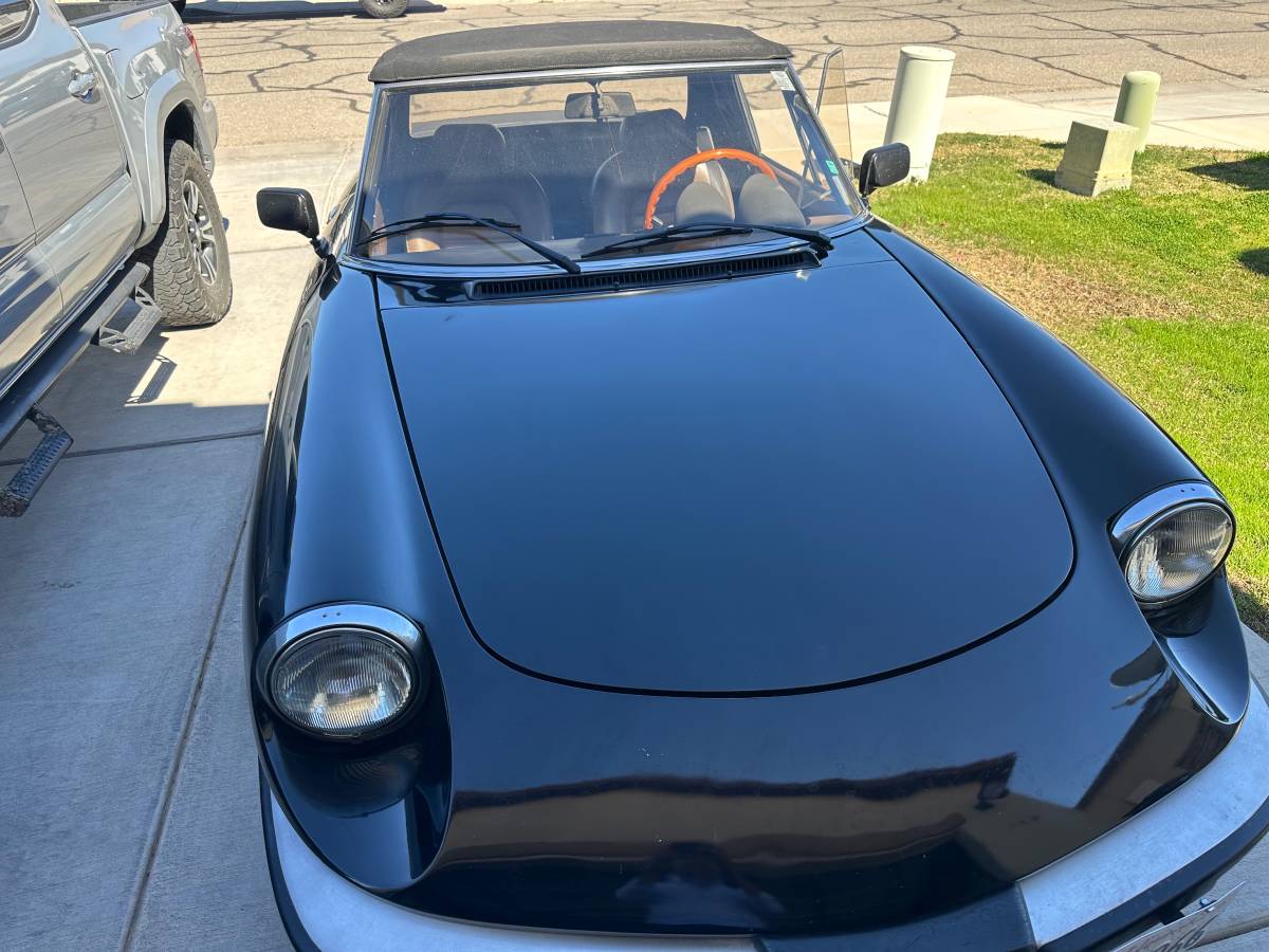 Alfa-romeo-spider-1984-black