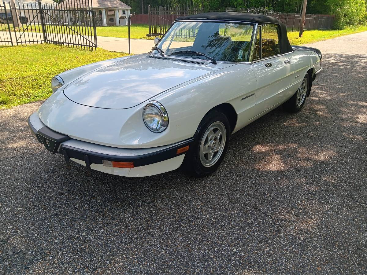 Alfa-romeo-spider-1990
