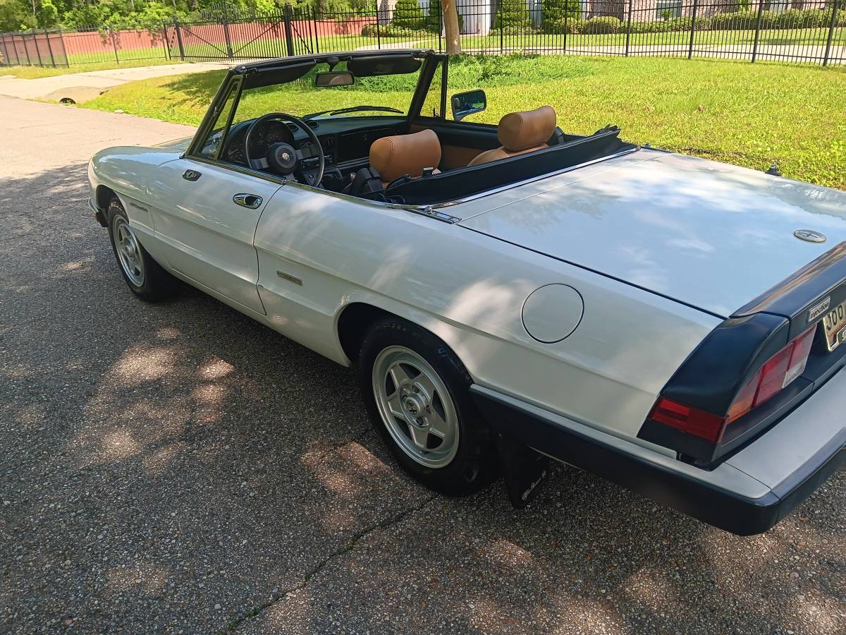 Alfa-romeo-spider-1990-23