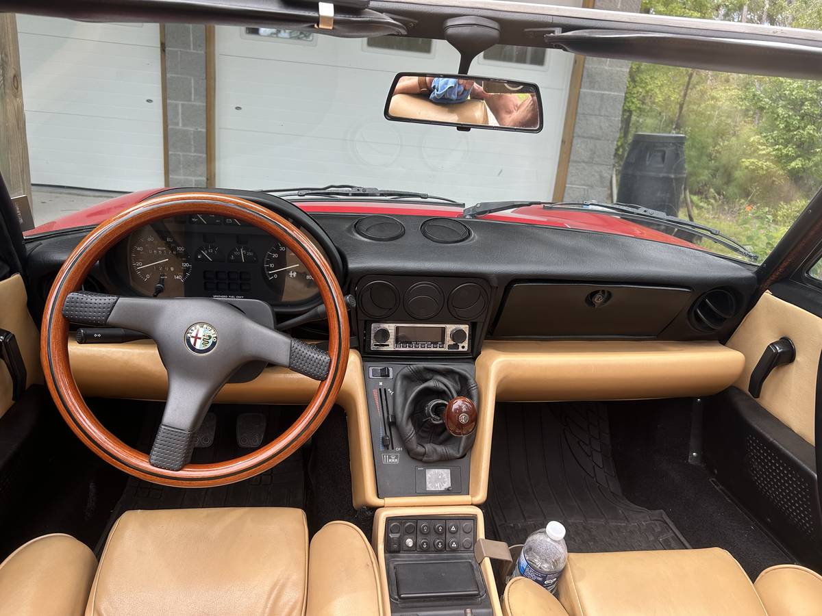 Alfa-romeo-spider-1991-red-13