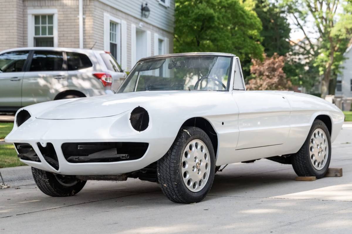 Alfa-romeo-spider-duetto-1967-white-4