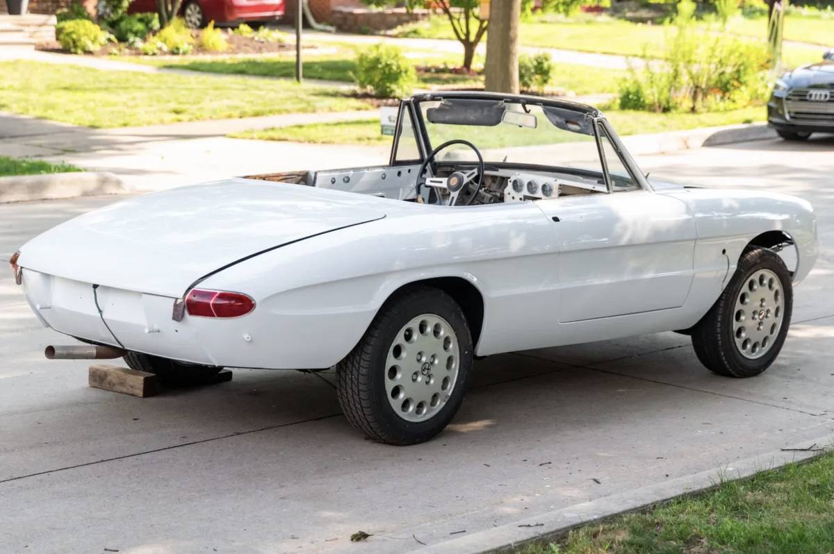 Alfa-romeo-spider-duetto-1967-white-5