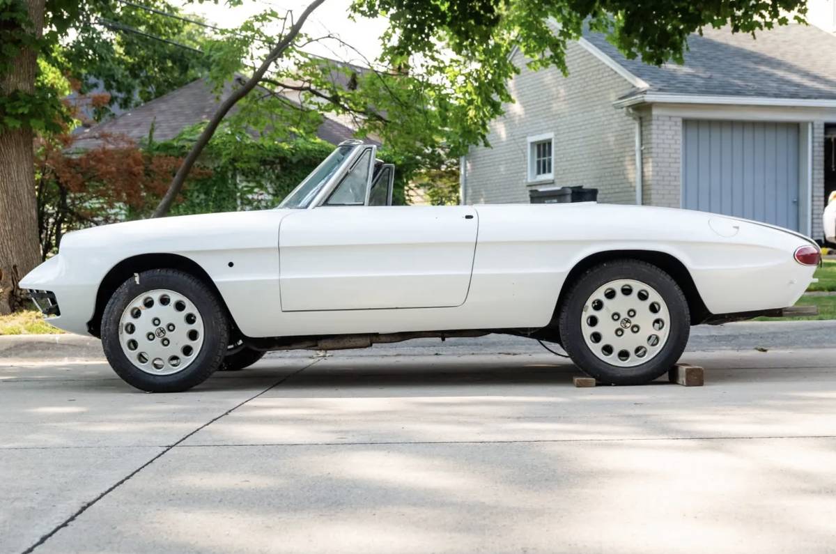 Alfa-romeo-spider-duetto-1967-white