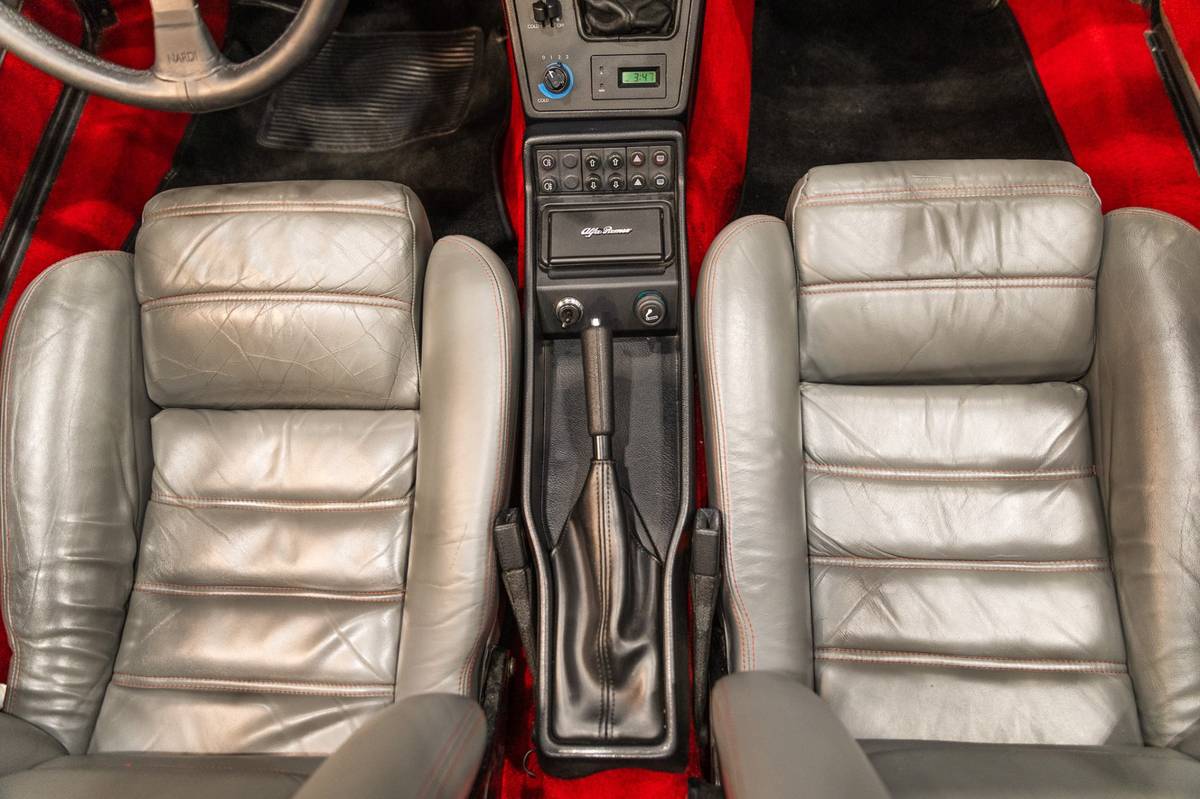 Alfa-romeo-spider-quadrifoglio-1987-silver-13