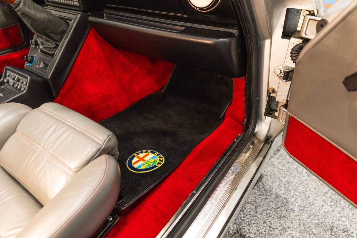 Alfa-romeo-spider-quadrifoglio-1987-silver-16