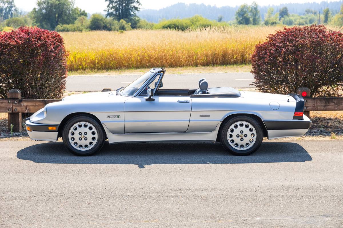 Alfa-romeo-spider-quadrifoglio-1987-silver-20