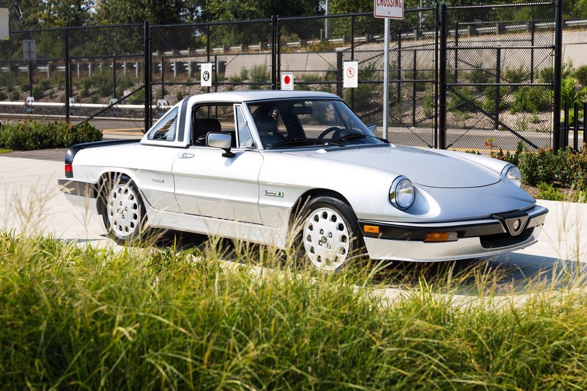 Alfa-romeo-spider-quadrifoglio-1987-silver-21