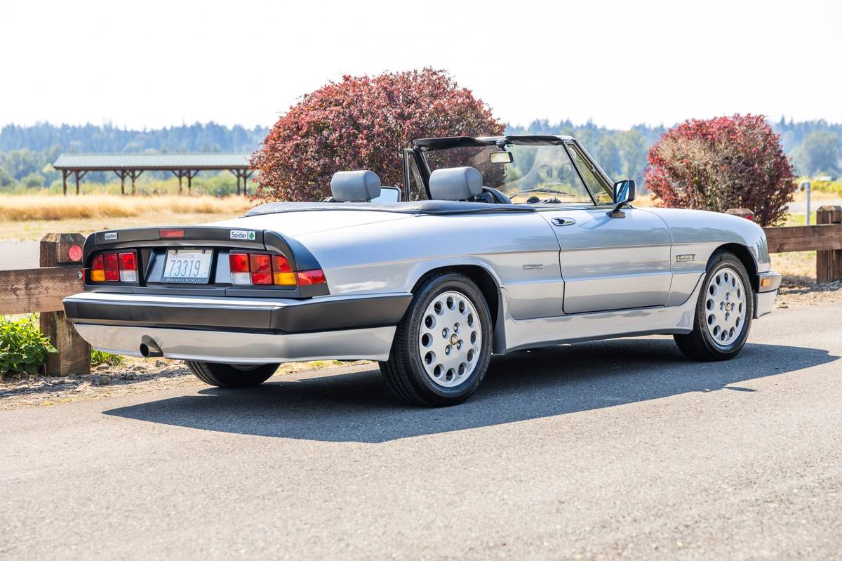 Alfa-romeo-spider-quadrifoglio-1987-silver-8