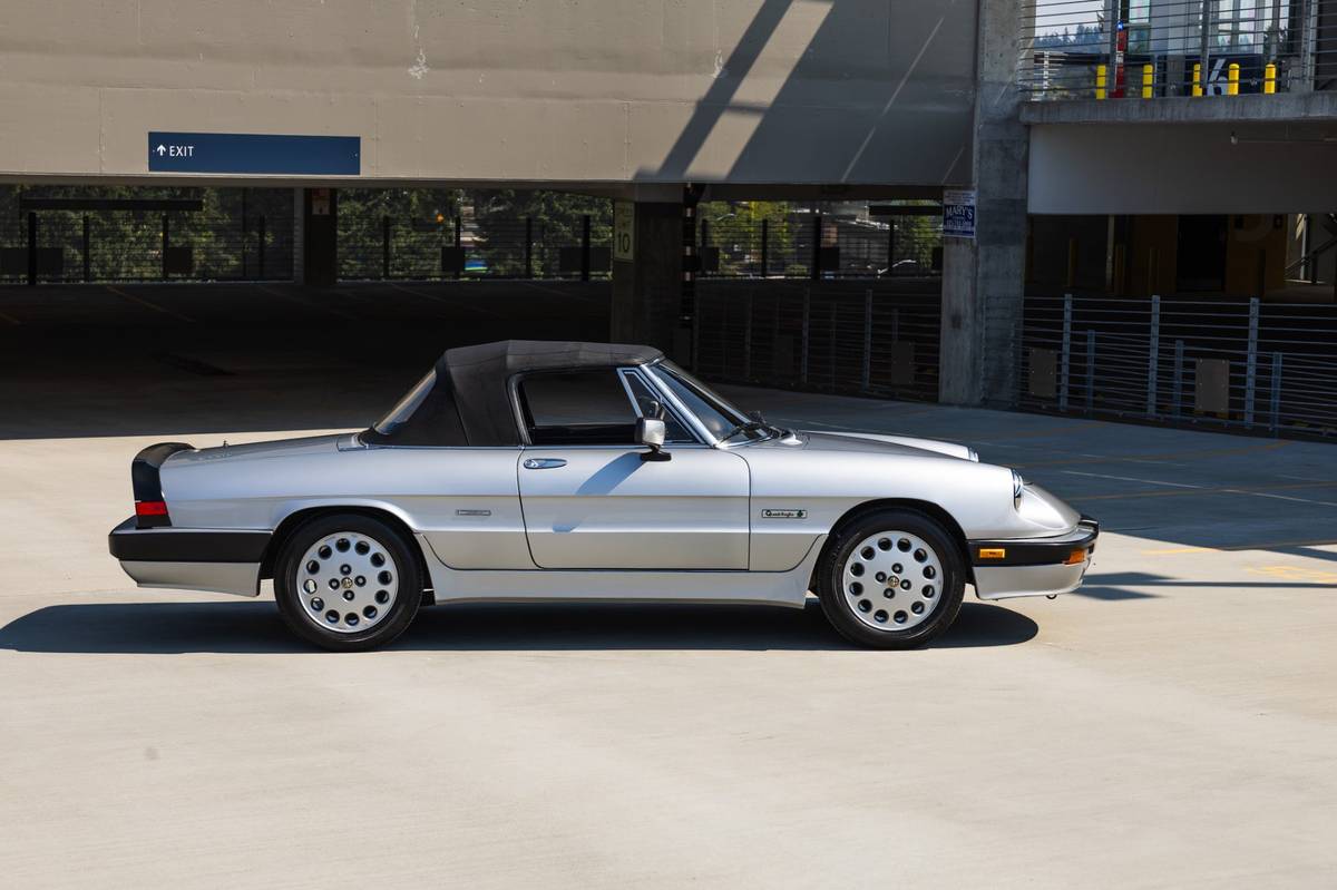 Alfa-romeo-spider-quadrifoglio-1987-silver-9