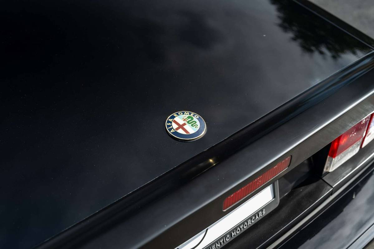 Alfa-romeo-spider-quadrifoglio-1989-black-10