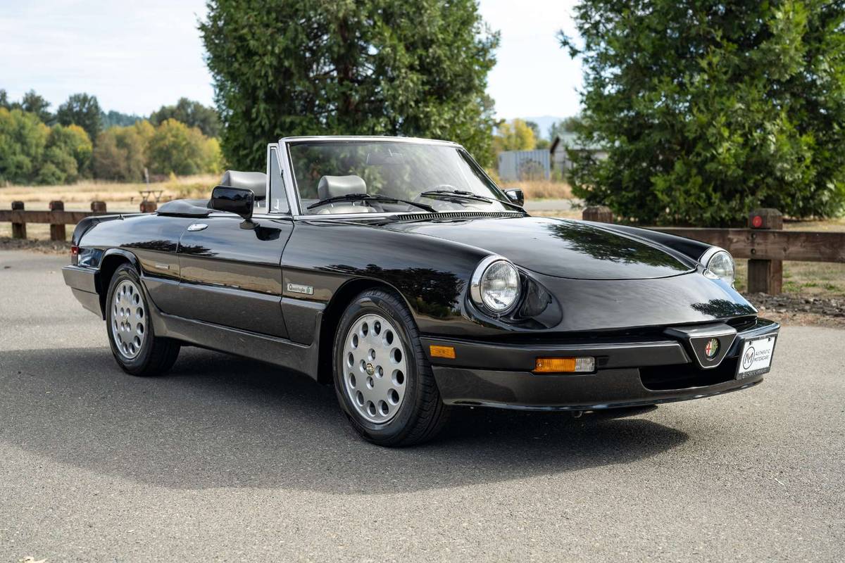 Alfa-romeo-spider-quadrifoglio-1989-black-2