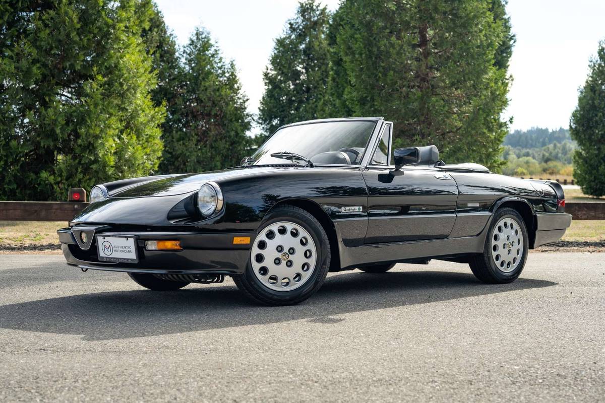 Alfa-romeo-spider-quadrifoglio-1989-black-3