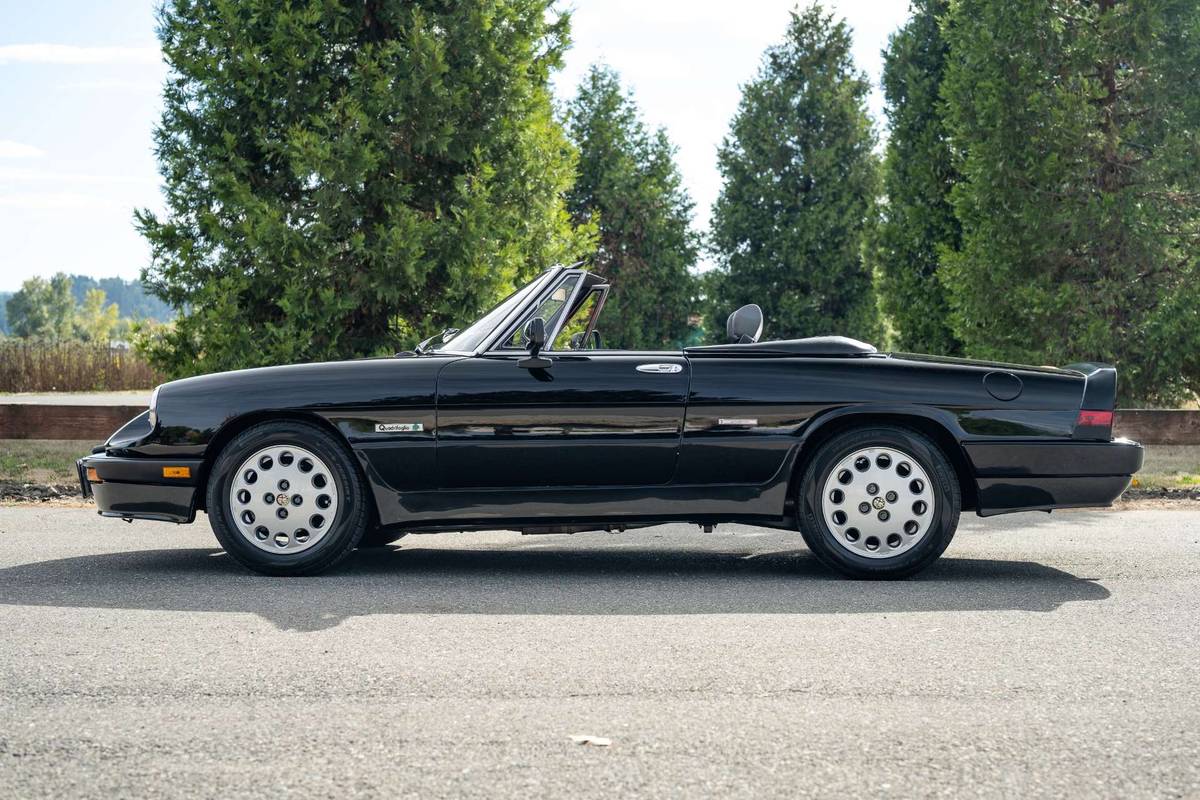 Alfa-romeo-spider-quadrifoglio-1989-black-4
