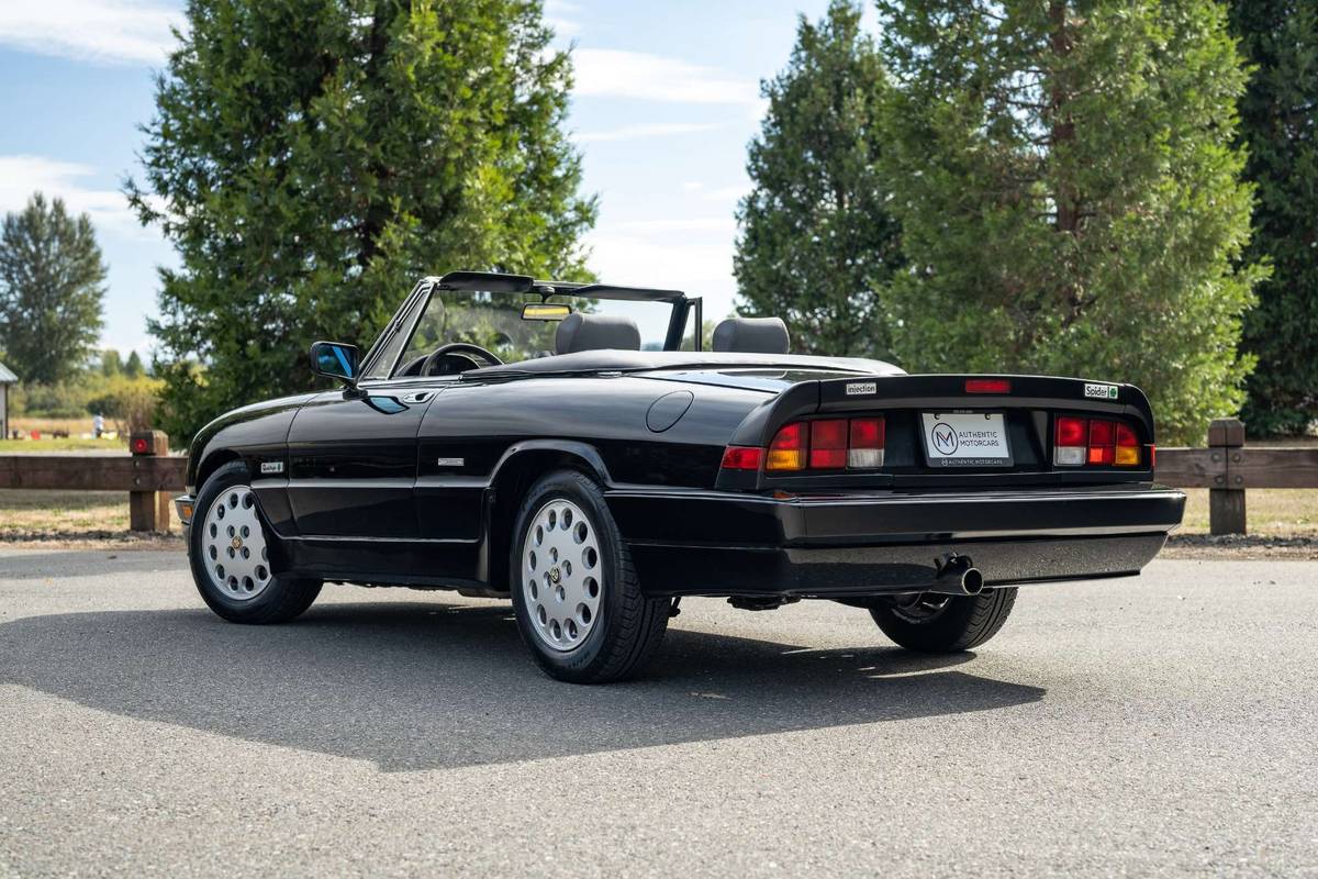 Alfa-romeo-spider-quadrifoglio-1989-black-5