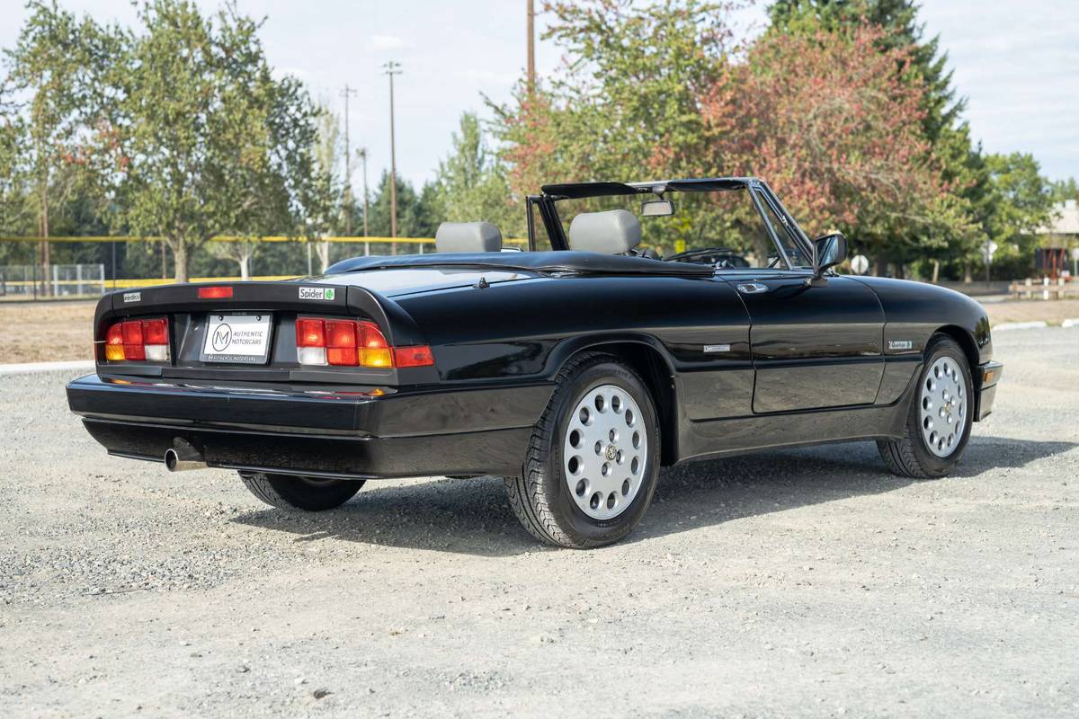 Alfa-romeo-spider-quadrifoglio-1989-black-7