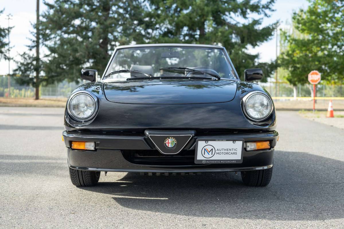 Alfa-romeo-spider-quadrifoglio-1989-black