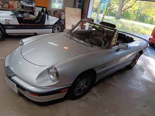Alfa-romeo-spider-quadrifolgio-1987-silver-11