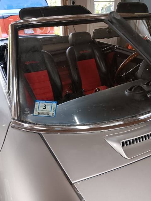 Alfa-romeo-spider-quadrifolgio-1987-silver-12