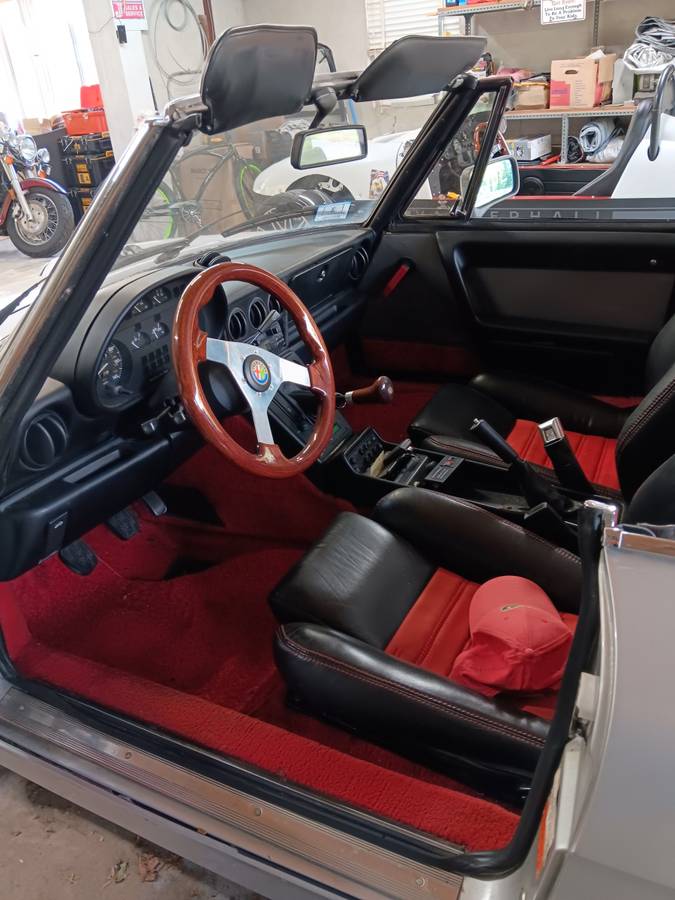 Alfa-romeo-spider-quadrifolgio-1987-silver-14