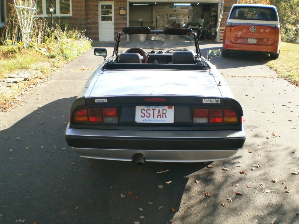 Alfa-romeo-spider-quadrifolgio-1987-silver-4