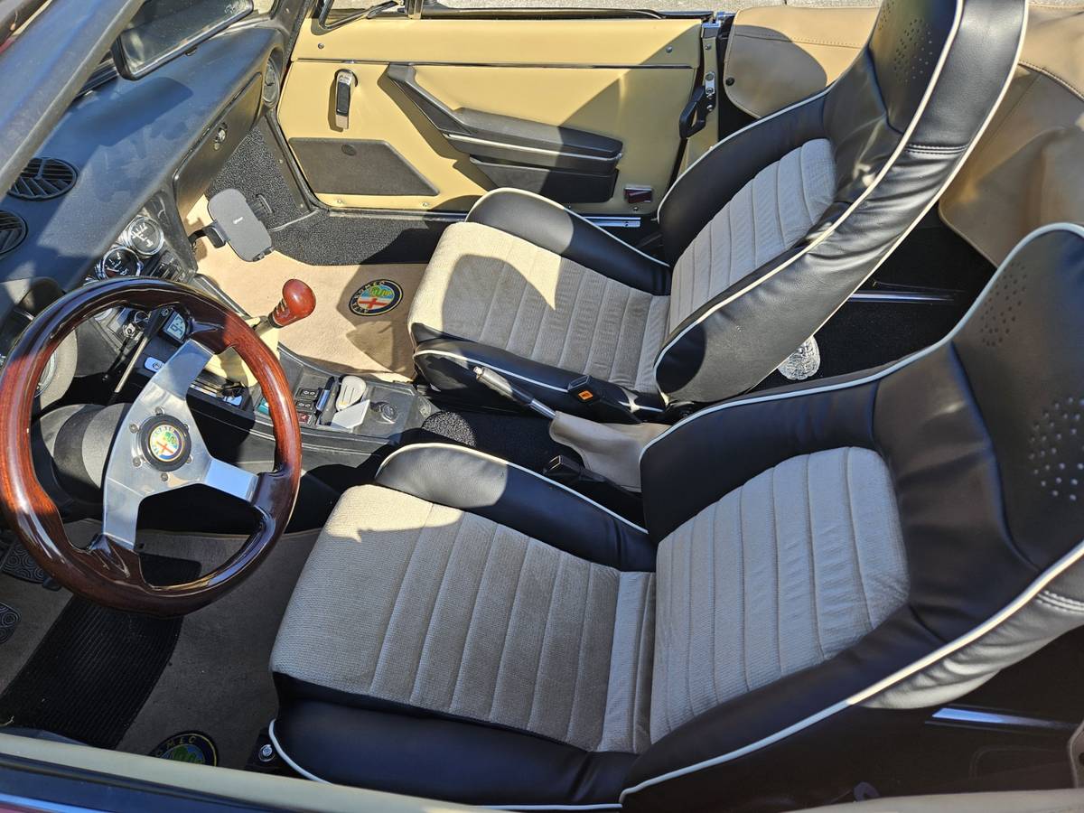 Alfa-romeo-spider-veloce-1981-custom-8