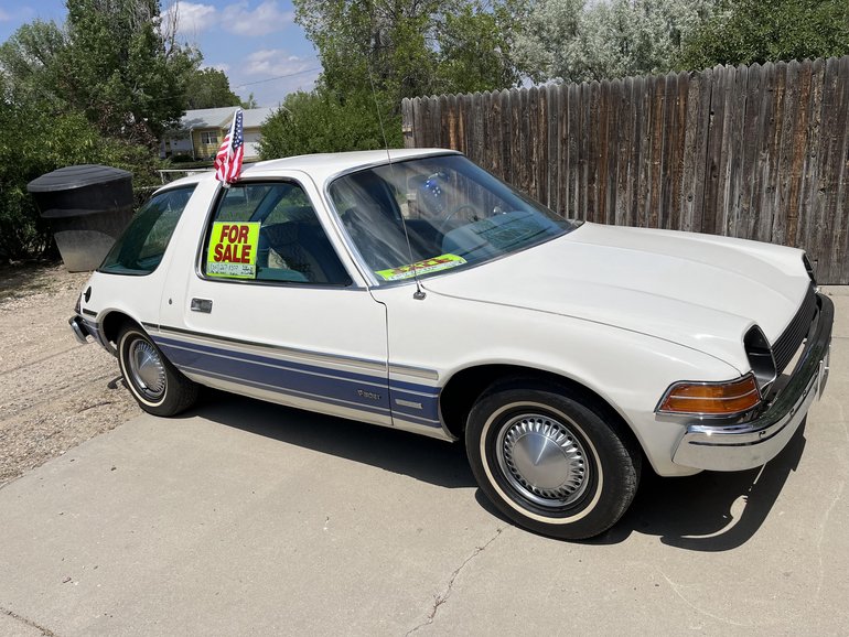 Amc-Pacer-1976-White-With-Blue-Stripes-Light-Blue