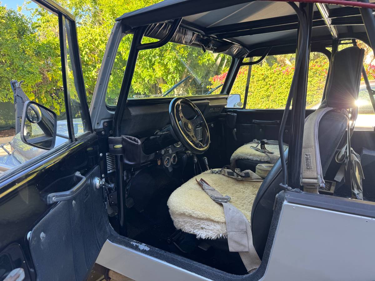 American-motors-jeep-cj7-1982-silver-2