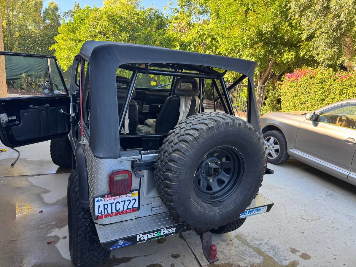American-motors-jeep-cj7-1982-silver-3