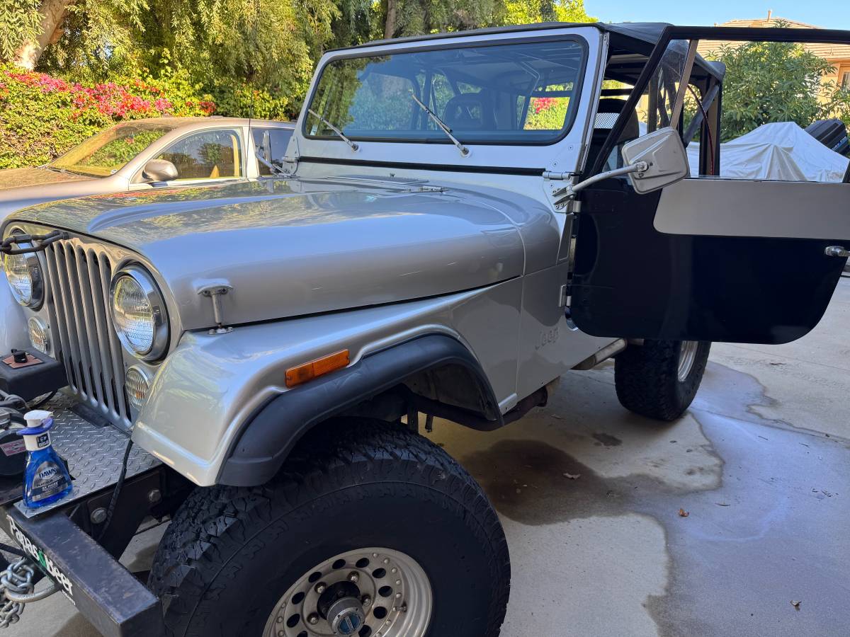 American-motors-jeep-cj7-1982-silver-8