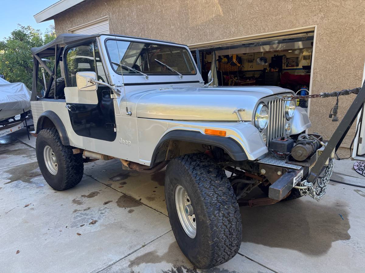 American-motors-jeep-cj7-1982-silver