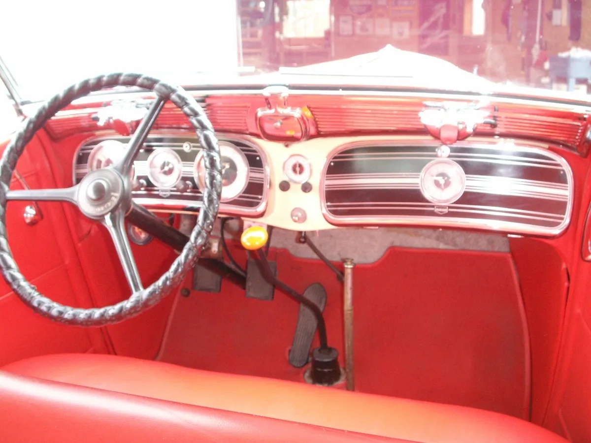 Auburn-6-52-1934-Cream-And-Red-Red-2