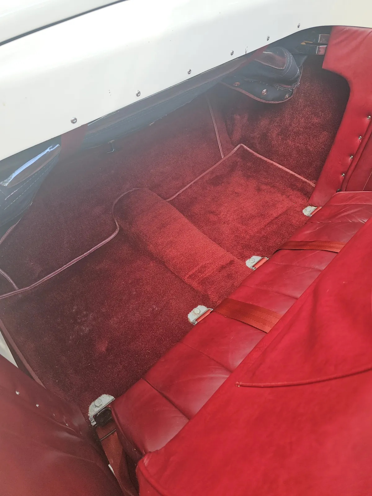 Auburn-866-1980-White-Burgundy-12