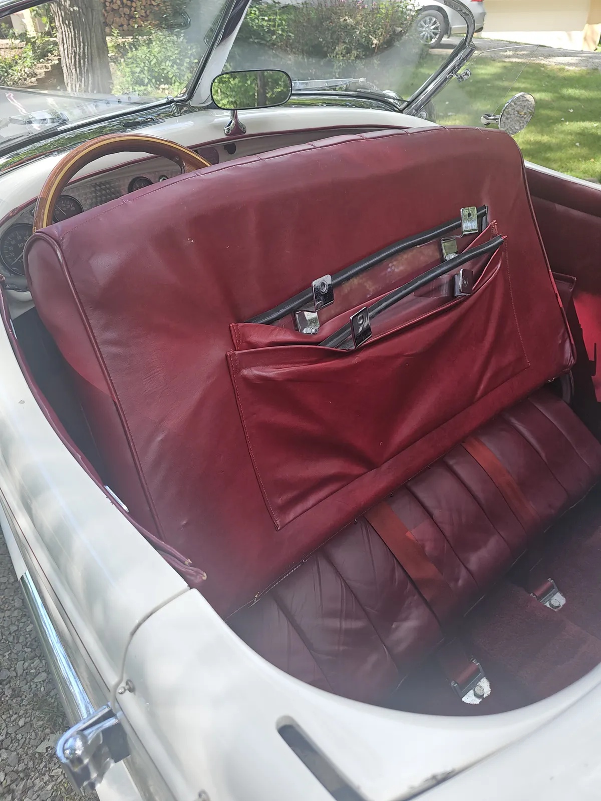 Auburn-866-1980-White-Burgundy-13