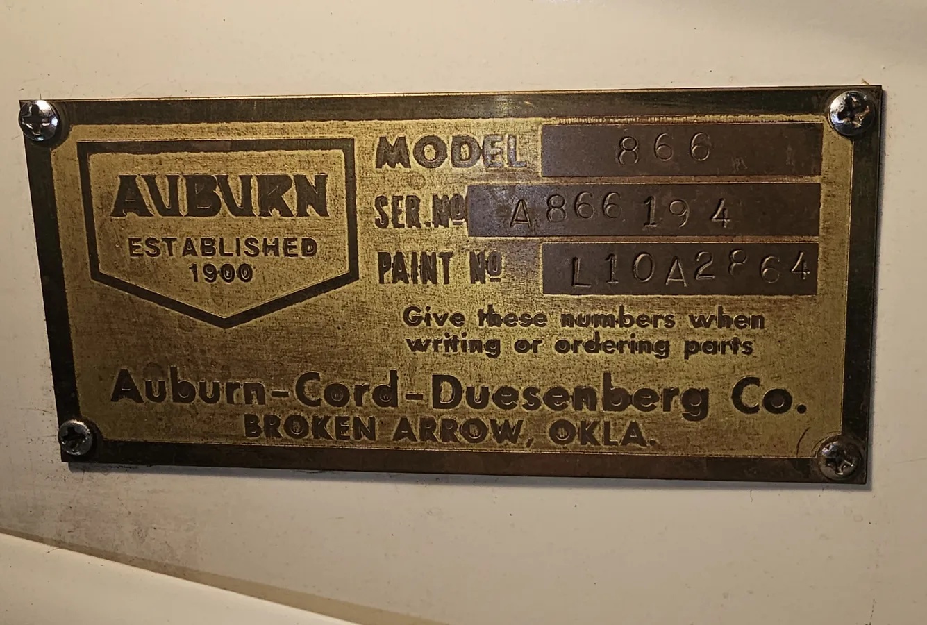 Auburn-866-1980-White-Burgundy-16