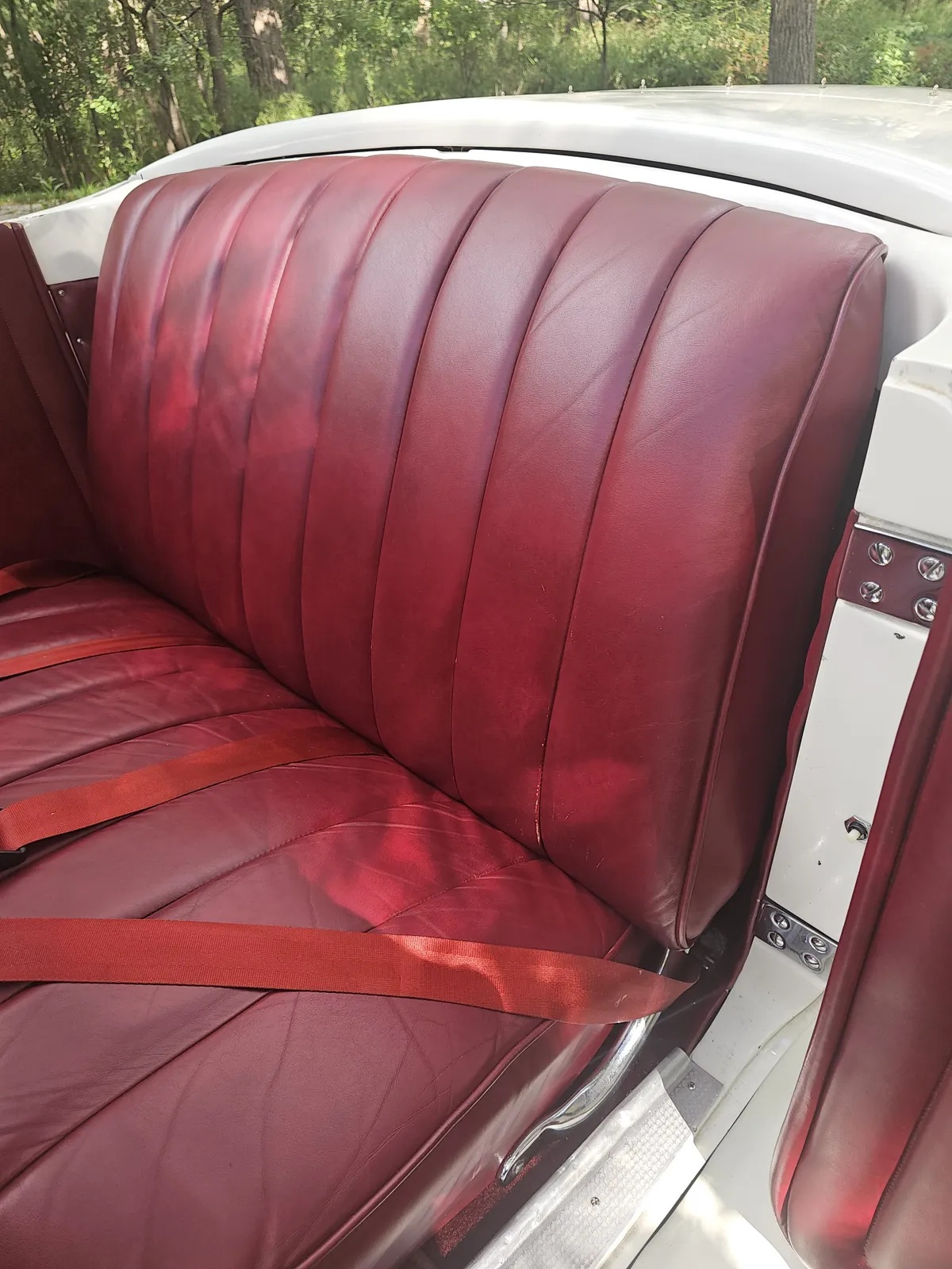 Auburn-866-1980-White-Burgundy-19